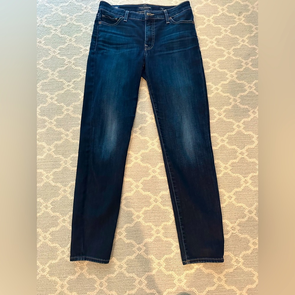 Lucky Brand Straight legged jeans size 6